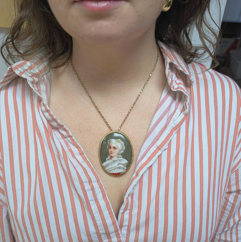 HAND PAINTED VINTAGE PORTRAIT PENDANT NECKLACE CAMEO VICTORIAN LADY - Image 4
