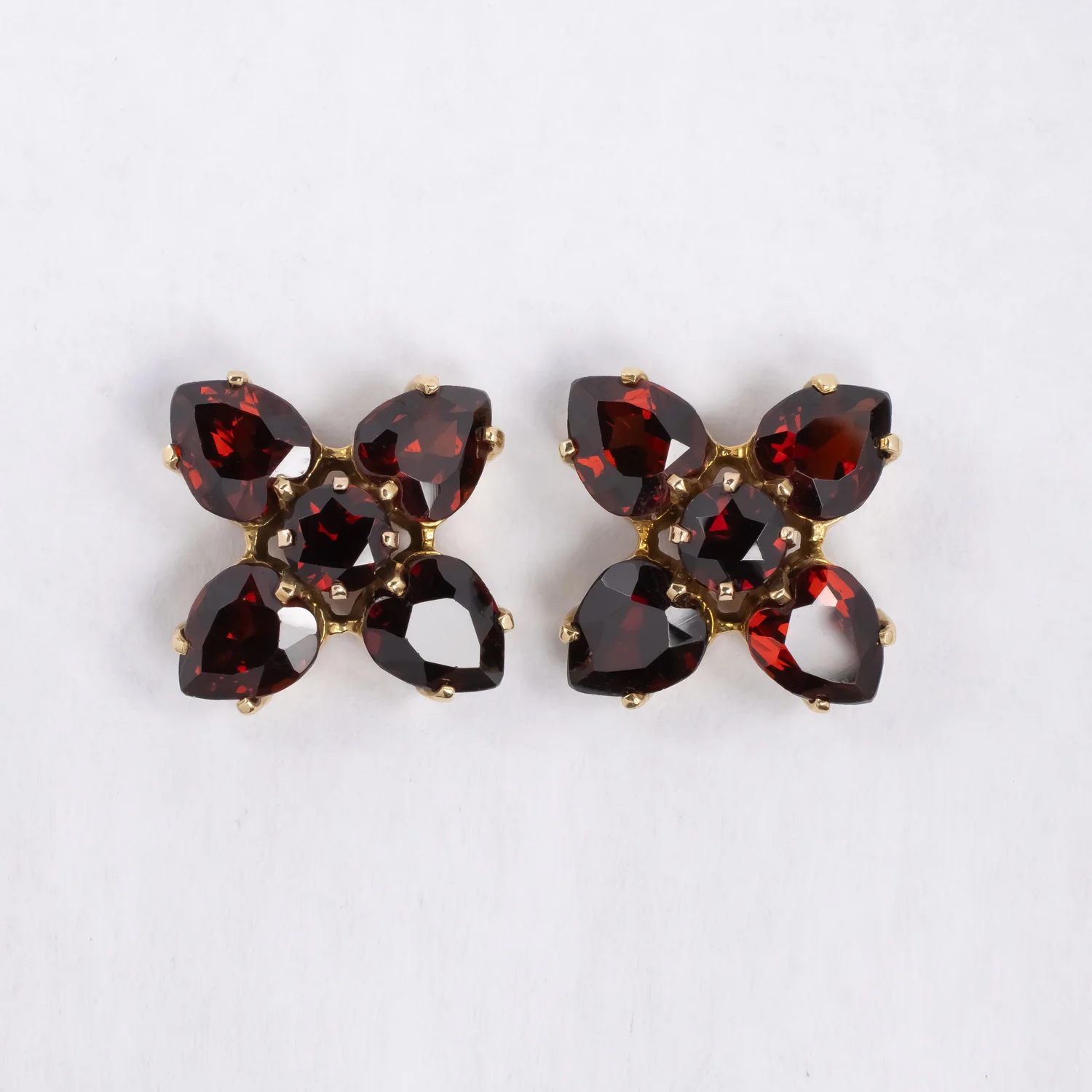 VINTAGE GARNET CLUSTER STUD EARRINGS 14k YELLOW GOLD HEART FLOWER RED NATURAL